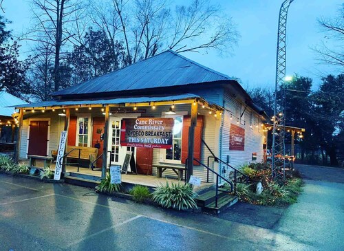 Charming 2BR Guesthouse, King Beds, Kitchen & Onsite Parking & Close to Downtown