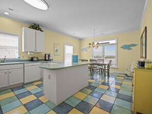 Fridge, microwave, oven, stovetop - Your Happy Place, just steps to the beach (Emerald Isle)