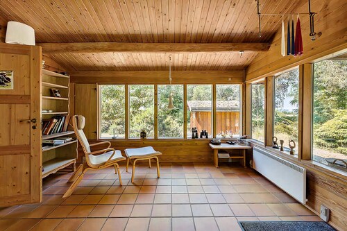 Classic summer house with Arresø view