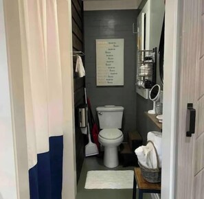 Suihku, pyyhkeet, vessapaperi