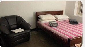 2 habitaciones, tabla de planchar con plancha, wifi y ropa de cama 