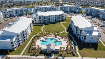 2 outdoor pools