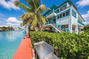 Exterior - Waterfront Paradise: Dock, Pool & Beach at Cabana Club (Key Colony Beach)