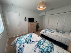 4 bedrooms, iron/ironing board, free WiFi, bed sheets - Waterfront Paradise: Dock, Pool & Beach at Cabana Club (Key Colony Beach)