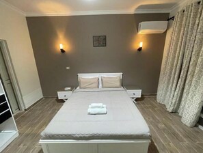 3 bedrooms, iron/ironing board, Internet