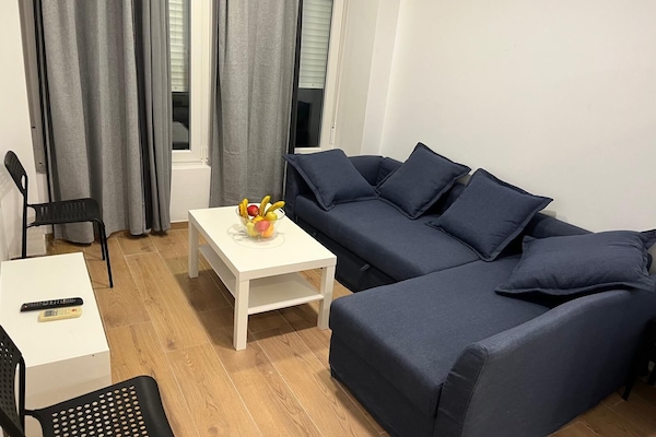 Escritorio, cortinas opacas, sistema de insonorización