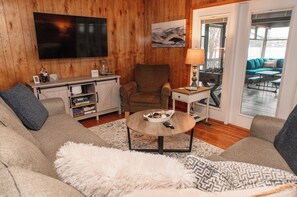 Living area - Serene Summerton, Family-friendly Lake Fun! (Summerton)