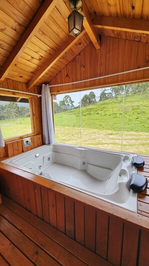 Cabane « Premier », vue jardin | Bain à remous privé