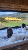 Cabana Rancho do Vale com Hidromassagem - Villa das Araucárias - Urubici - SC | Banheira de hidromassagem particular