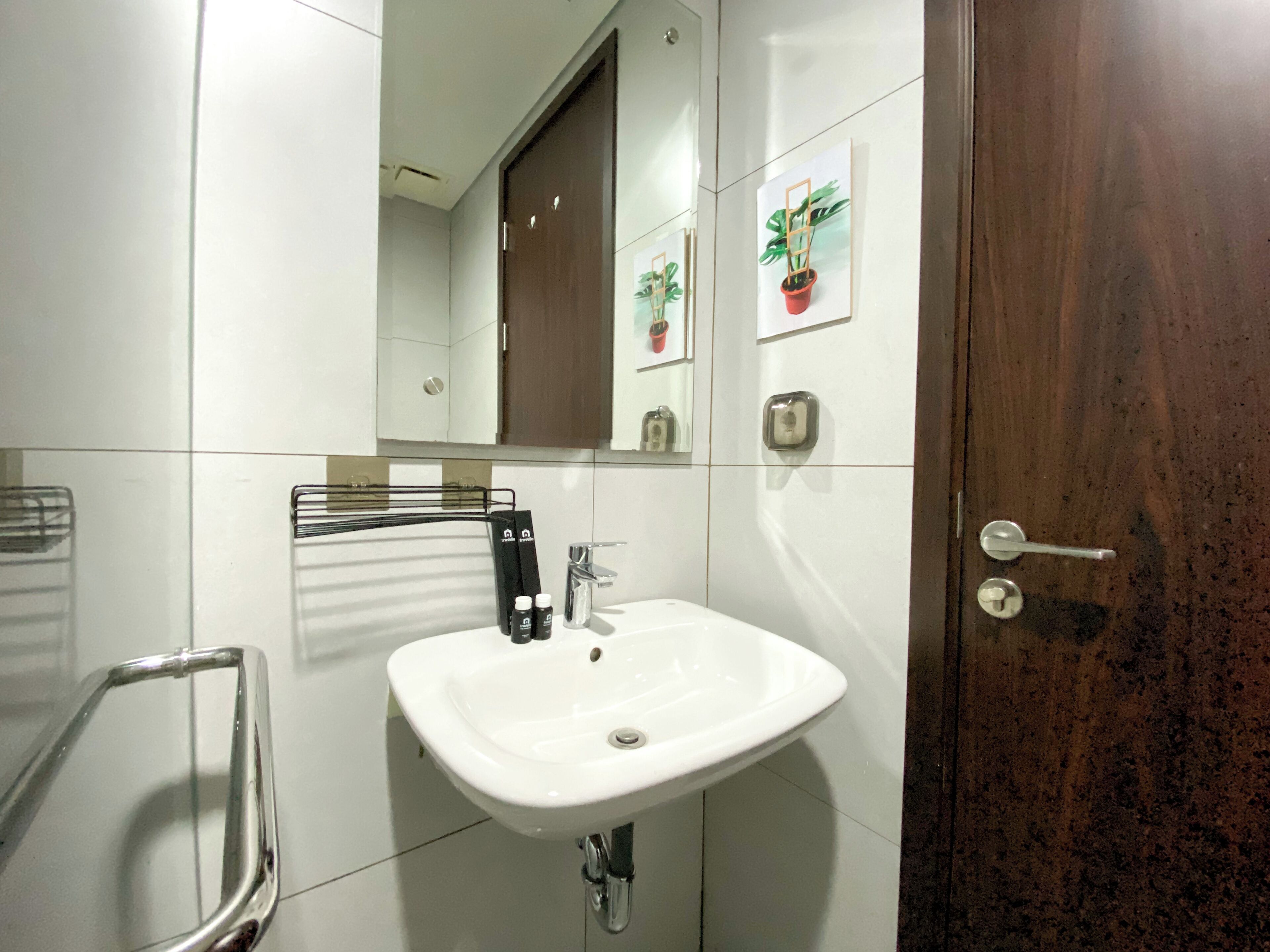 Standard Apartment | Bathroom