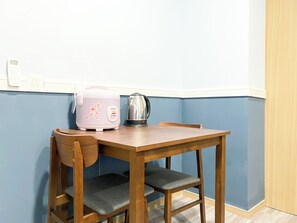 Deluxe Apartment | In-room dining