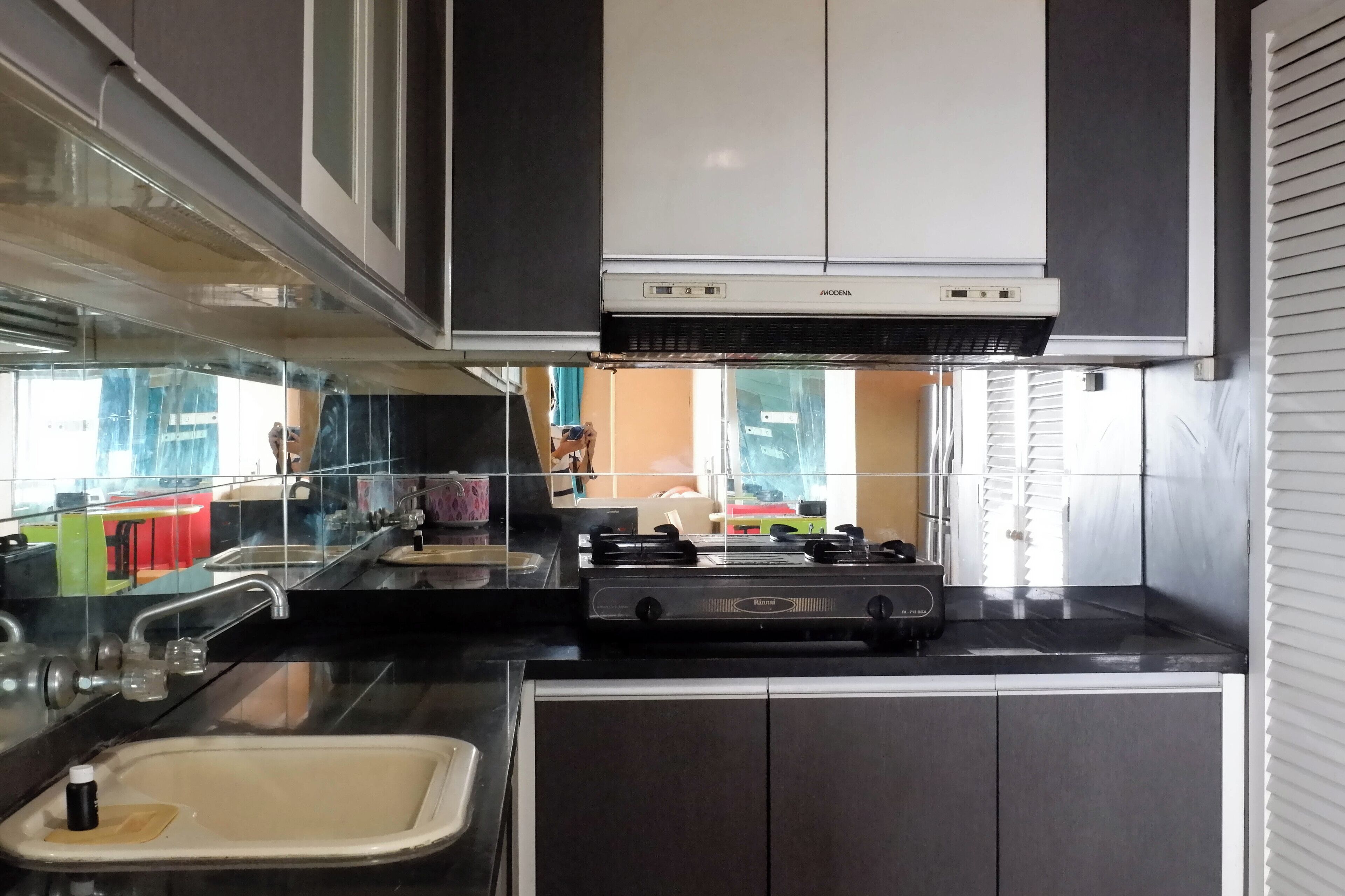 Standard Apartment | Private kitchen | Fridge, cookware/dishes/utensils