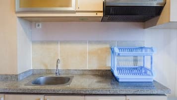 Apartamento standard | Cozinha privada | Talheres/pratos/utensílios de cozinha