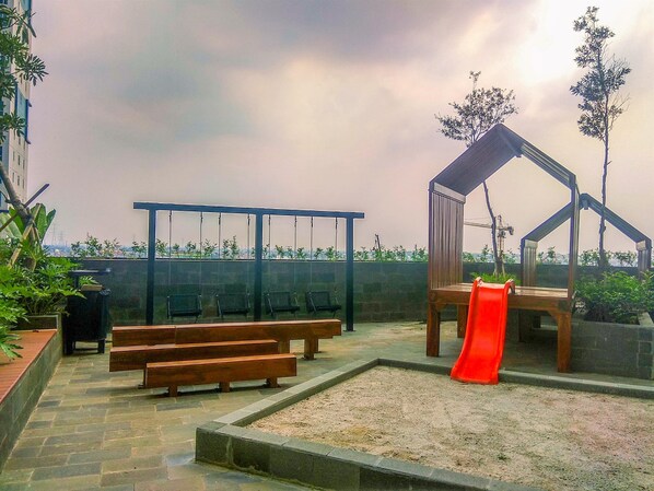 Zona de juegos infantil al aire libre