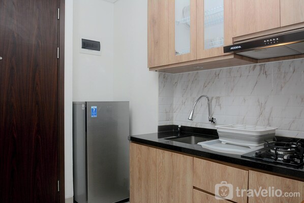 Standard Apartment | Private kitchen | Cookware/dishes/utensils