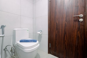 Standard Apartment | Bathroom