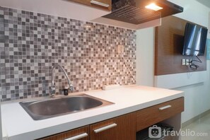 Private kitchen - Scenic Modern Studio Room At Tamansari Papilio Apartment (Surabaya)