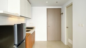 Apartemen Standar | Dapur pribadi | Peralatan masak/sendok-piring
