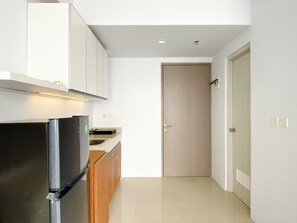 Apartemen Standar | Dapur pribadi | Peralatan masak/sendok-piring