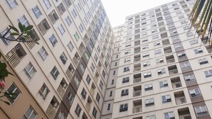 A high-rise residential building with multiple balconies and windows. - Simply Studio Room At Titanium Square Apartment (Jakarta)