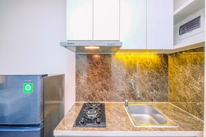 Private kitchen - Homey And Restful Studio Lrt City Bekasi Apartment (Bekasi)