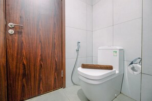 Standard Apartment | Bathroom