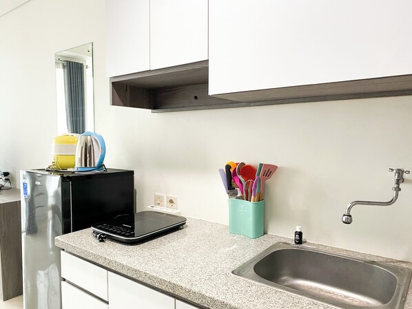 Apartamento standard | Cozinha privada | Talheres/pratos/utensílios de cozinha