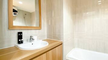 Apartamento standard | Banheiro | Chuveiro