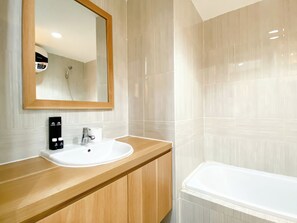 Standard-huoneisto | Kylpyhuone | Suihku