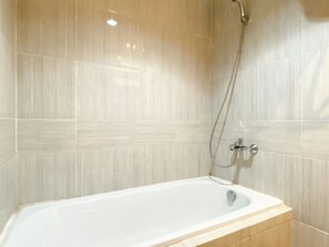 Appartamento Standard | Bagno | Doccia