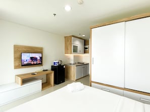 Room - Wooden Touch Studio At Lrt City Bekasi Apartment (Bekasi)