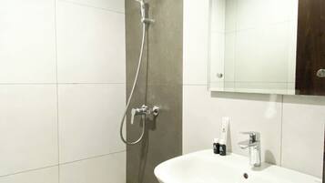 Standard Apartment | Bathroom