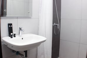 Standard Apartment | Bathroom