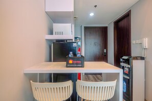 Standard Apartment | In-room dining
