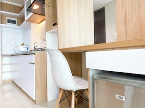 Room - Wooden Style Studio At Lrt City Bekasi Apartment (Bekasi)
