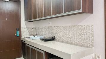 Apartemen Standar | Dapur pribadi | Peralatan masak/sendok-piring