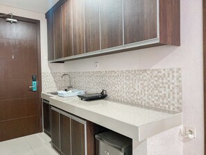 Standard Apartment | Private kitchen | Cookware/dishes/utensils - Comfy And Homey Studio At Enviro Apartment (Cikarang)