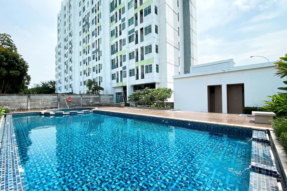 Comfy And Homey Studio At Enviro Apartment