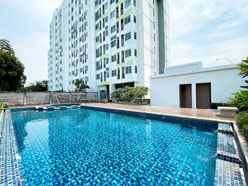 Comfy And Homey Studio At Enviro Apartment