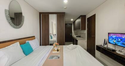 Comfy And Homey Studio At Enviro Apartment