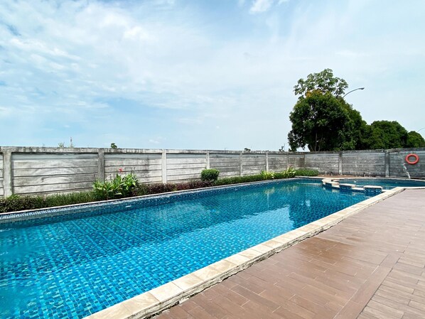 Hồ bơi ngoài trời 