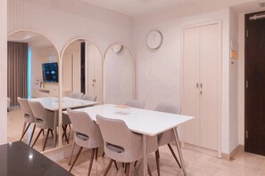 Standard Apartment | In-room dining - Cozy Stay 2Br Apartment Branz Bsd City (Pagedangan)