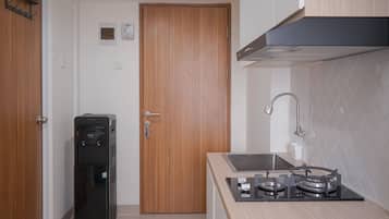 Apartamento standard | Cozinha privada | Talheres/pratos/utensílios de cozinha