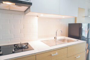 Private kitchen - Cozy Look Studio Apartment At Lrt City Bekasi (Bekasi)