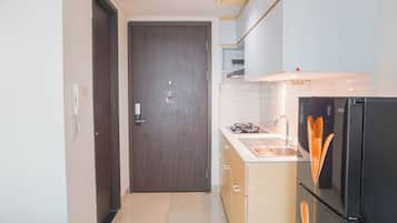 Apartamento standard | Cozinha privada | Talheres/pratos/utensílios de cozinha