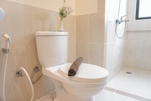 Bathroom - Spacious 3Br Apartment At Meikarta (Cikarang)