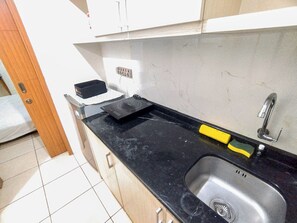 Apartamento standard | Cozinha privada | Talheres/pratos/utensílios de cozinha