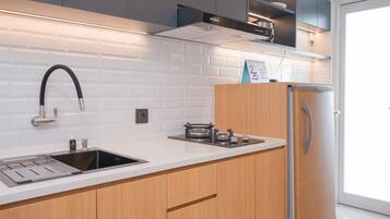Apartamento standard | Cozinha privada | Talheres/pratos/utensílios de cozinha