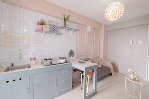 Private kitchen - Soft Toned And Comfy 2Br Near Mall At Bassura City Apartment (Jakarta)