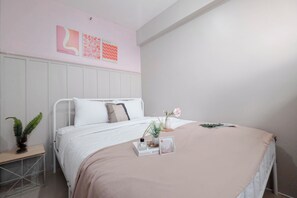 Room - Soft Toned And Comfy 2Br Near Mall At Bassura City Apartment (Jakarta)